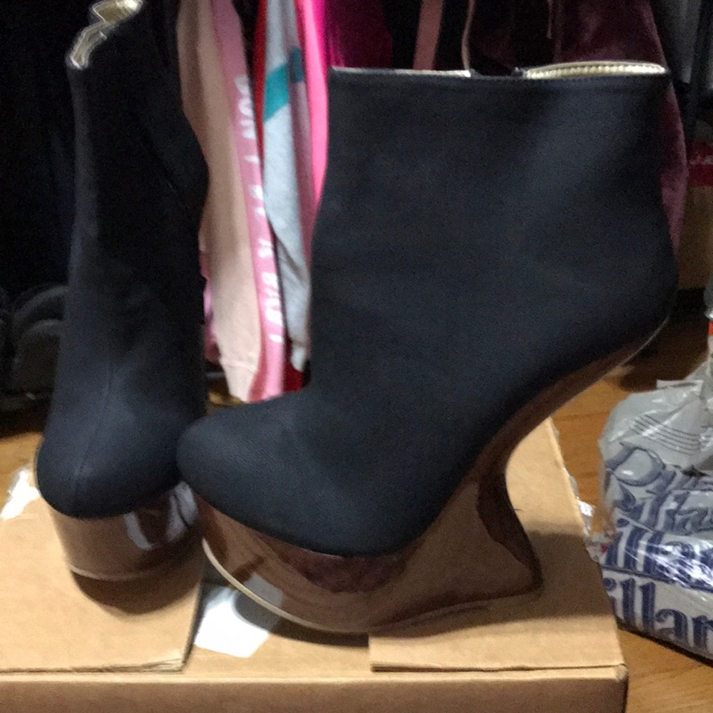 Black heel less bootie
